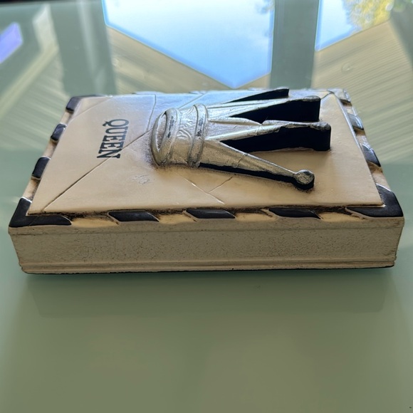 Sid Dickens Retired “Queen” Memory Block - Picture 5 of 6